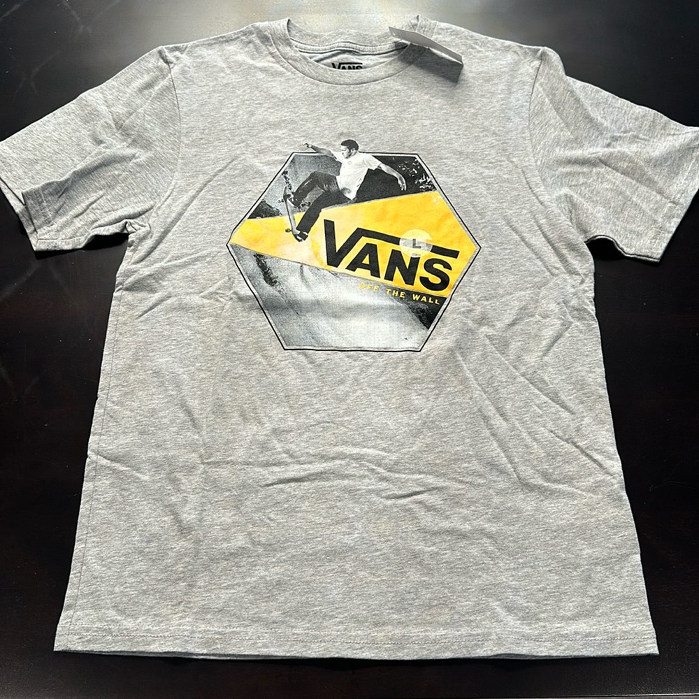 🛹 youth tshirt NWT sz L(12-14)